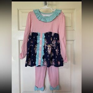 Serendipity Ruffled
Floral Long Sleeve
Tunic & Bow Trimmed
Leggings Set- 4T/5T